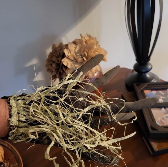 Super fun Haunting Scarecrow - Picture 5 of 6